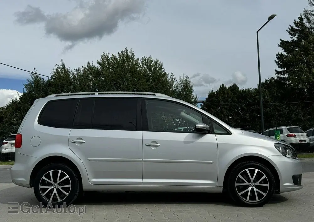 VOLKSWAGEN Touran 