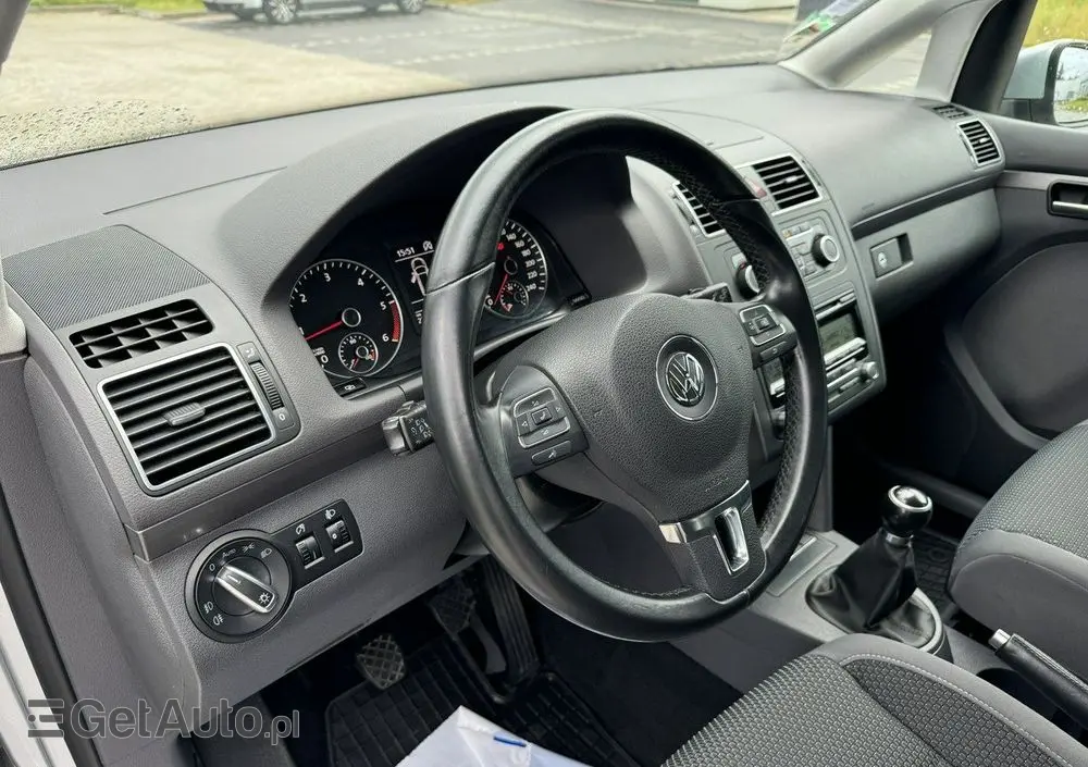 VOLKSWAGEN Touran 