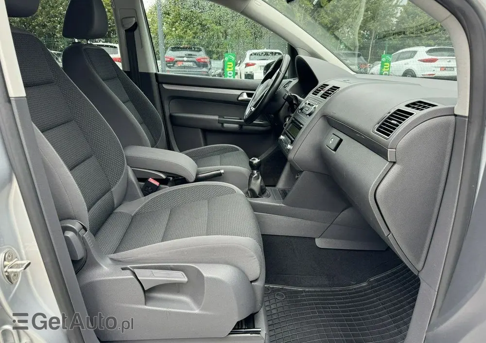 VOLKSWAGEN Touran 