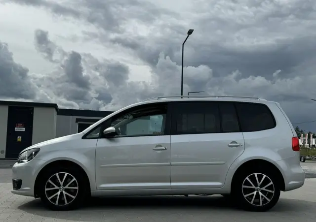 VOLKSWAGEN Touran 