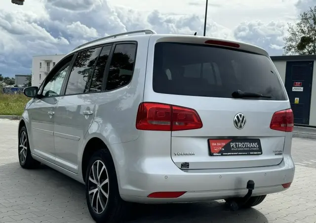 VOLKSWAGEN Touran 