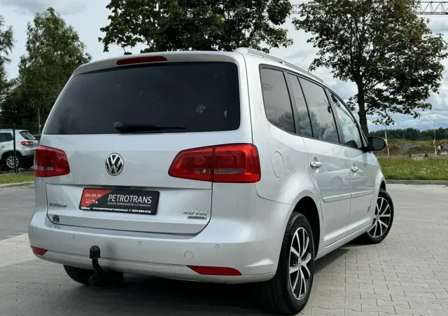 VOLKSWAGEN Touran 