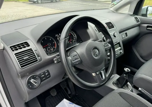 VOLKSWAGEN Touran 
