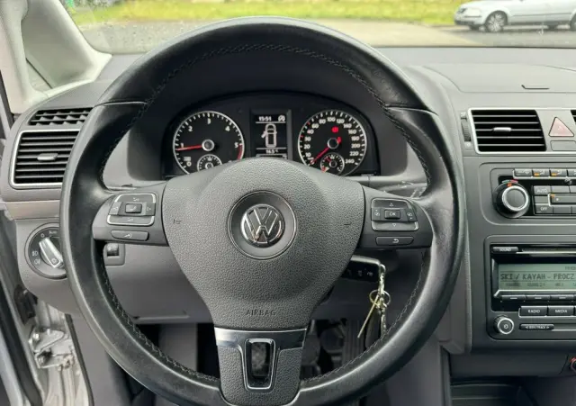 VOLKSWAGEN Touran 