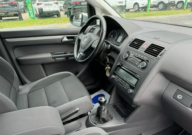 VOLKSWAGEN Touran 