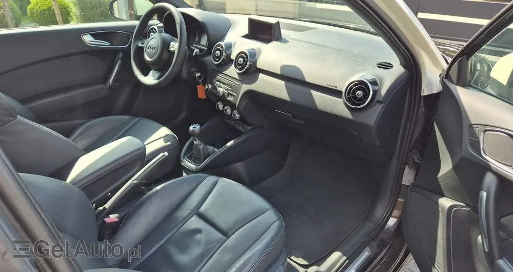 AUDI A1 3-drzwiowe 1.6 TDI Attraction