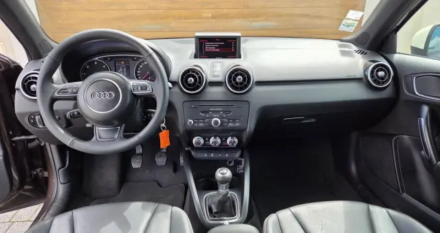 AUDI A1 3-drzwiowe 1.6 TDI Attraction