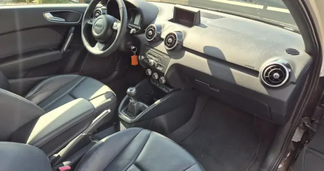 AUDI A1 3-drzwiowe 1.6 TDI Attraction