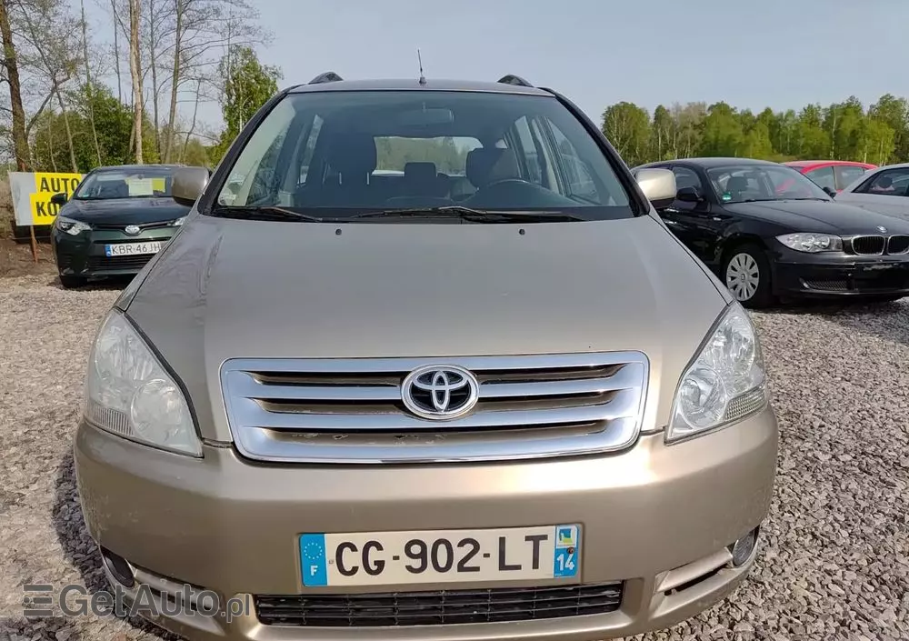 TOYOTA Avensis Verso D-4D