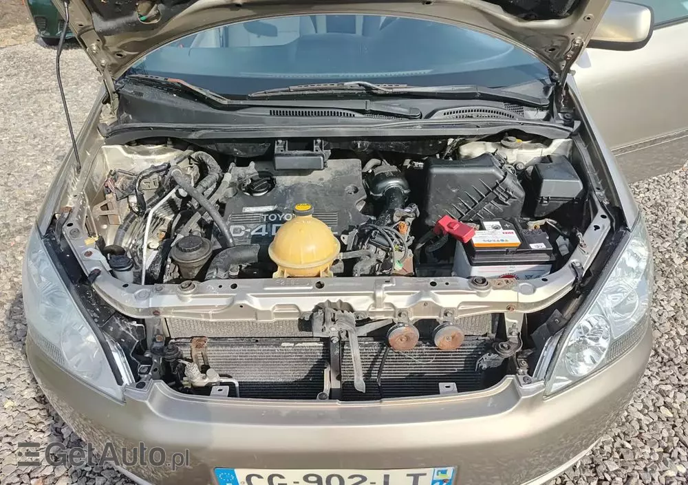 TOYOTA Avensis Verso D-4D