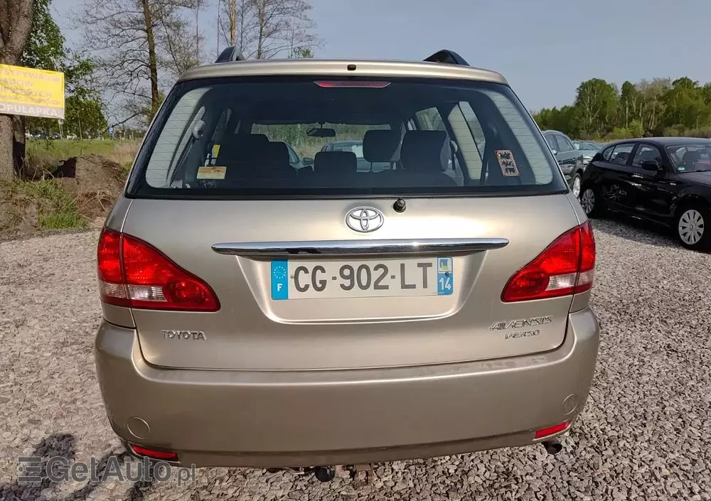 TOYOTA Avensis Verso D-4D