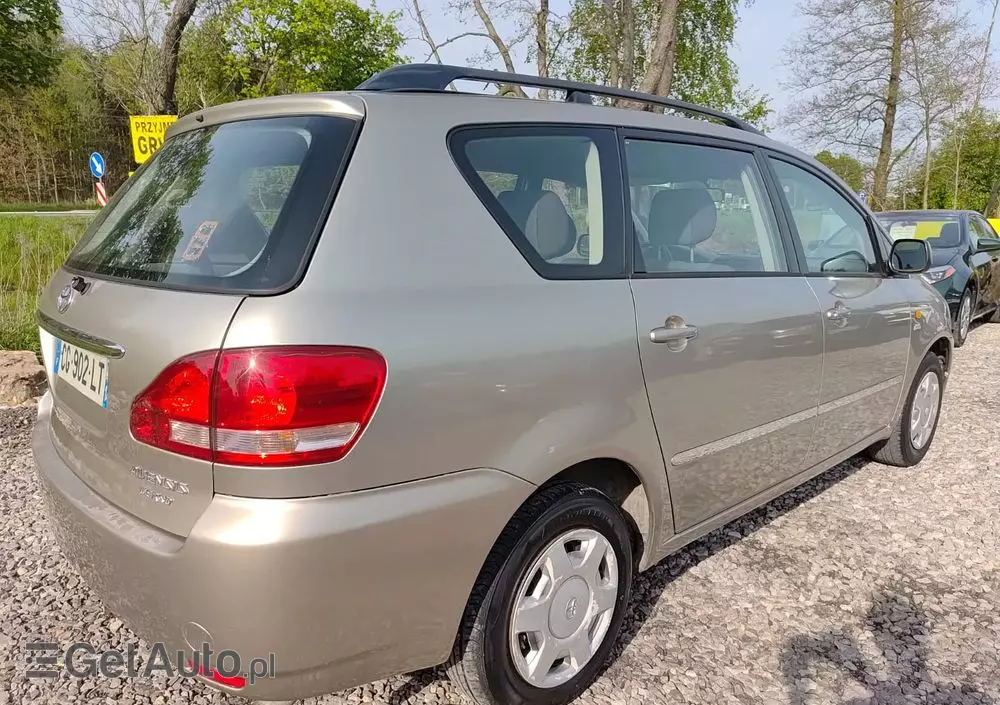 TOYOTA Avensis Verso D-4D