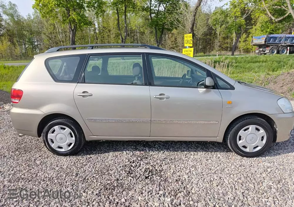 TOYOTA Avensis Verso D-4D