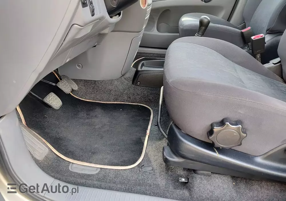 TOYOTA Avensis Verso D-4D