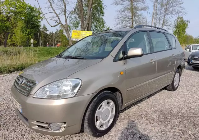 TOYOTA Avensis Verso D-4D