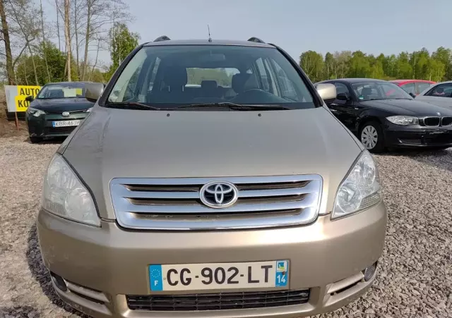 TOYOTA Avensis Verso D-4D