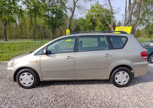 TOYOTA Avensis Verso D-4D