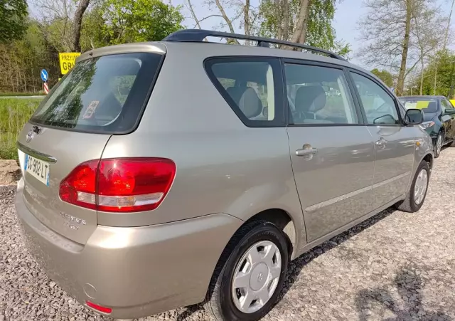 TOYOTA Avensis Verso D-4D