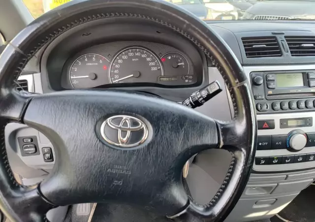 TOYOTA Avensis Verso D-4D