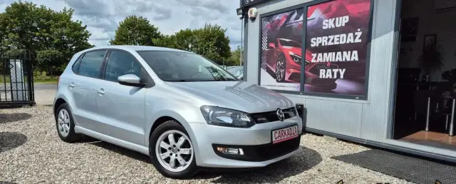 VOLKSWAGEN Polo 