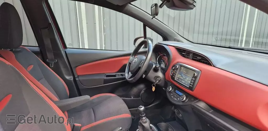 TOYOTA Yaris 