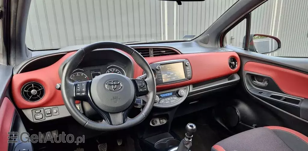 TOYOTA Yaris 