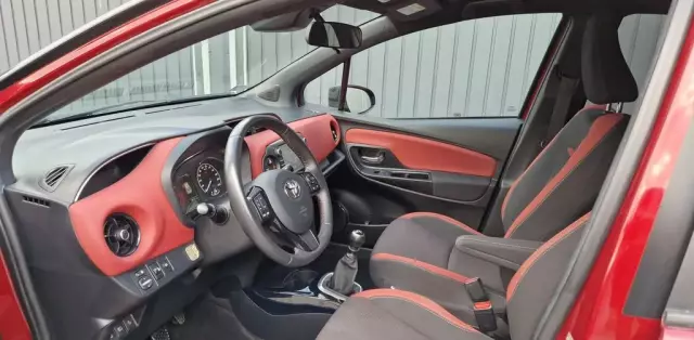 TOYOTA Yaris 