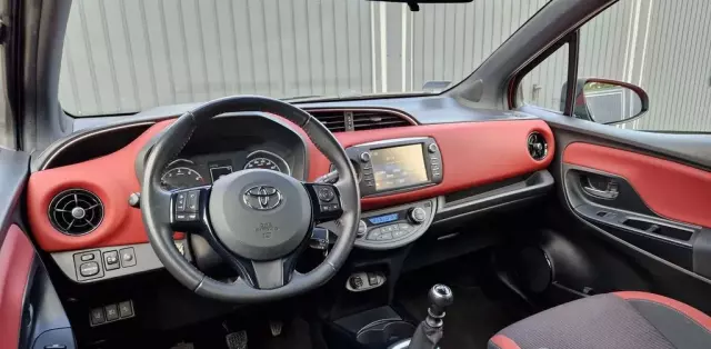 TOYOTA Yaris 