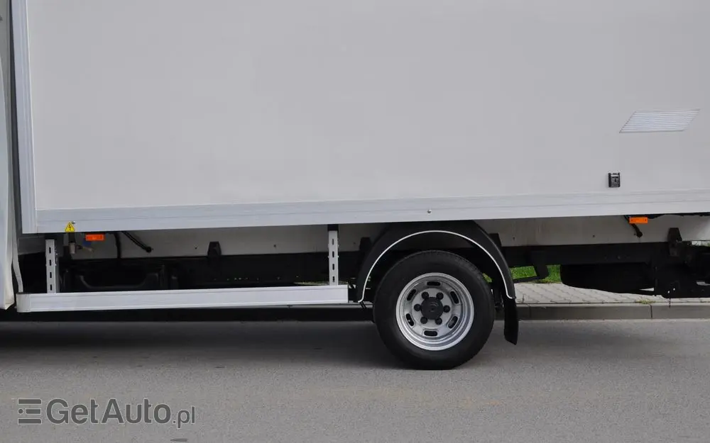 IVECO DAILY 156 KM AUTOMAT CHŁODNIA IZOTERMA KRAJOWE BEZWYPADKOWE 