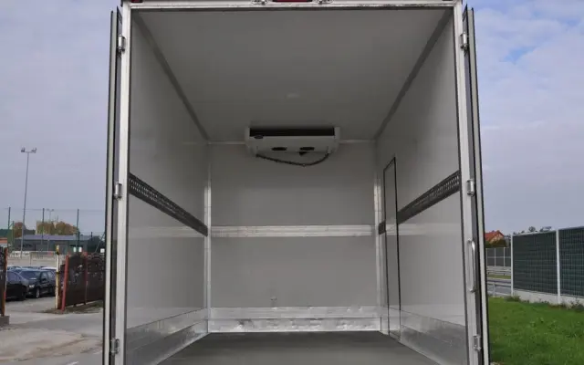 IVECO DAILY 156 KM AUTOMAT CHŁODNIA IZOTERMA KRAJOWE BEZWYPADKOWE 