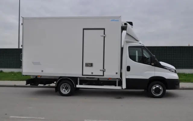 IVECO DAILY 156 KM AUTOMAT CHŁODNIA IZOTERMA KRAJOWE BEZWYPADKOWE 