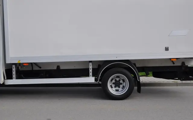 IVECO DAILY 156 KM AUTOMAT CHŁODNIA IZOTERMA KRAJOWE BEZWYPADKOWE 