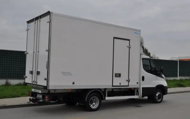 IVECO DAILY 156 KM AUTOMAT CHŁODNIA IZOTERMA KRAJOWE BEZWYPADKOWE 