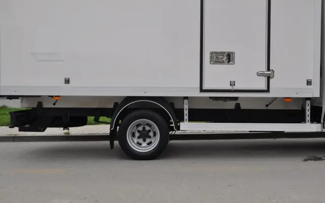 IVECO DAILY 156 KM AUTOMAT CHŁODNIA IZOTERMA KRAJOWE BEZWYPADKOWE 