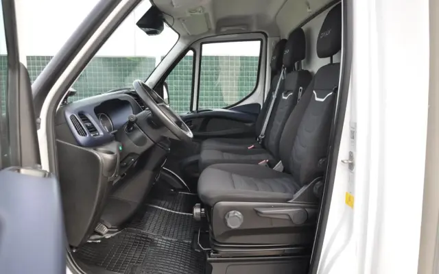 IVECO DAILY 156 KM AUTOMAT CHŁODNIA IZOTERMA KRAJOWE BEZWYPADKOWE 