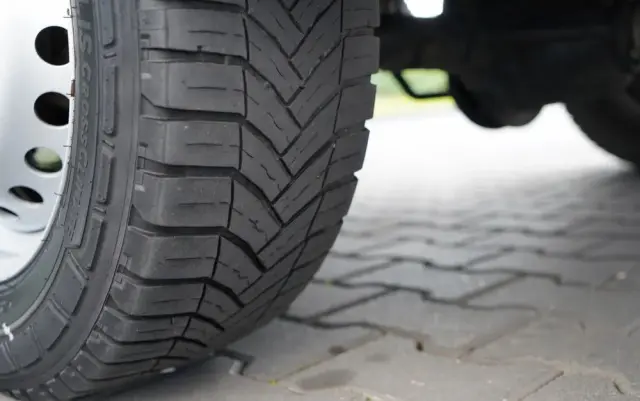 IVECO DAILY 35-180 / KONTENER - FIRANKA / AUTOMAT / WINDA DHOLLANDIA /  DMC: 3500 KG /  2021 