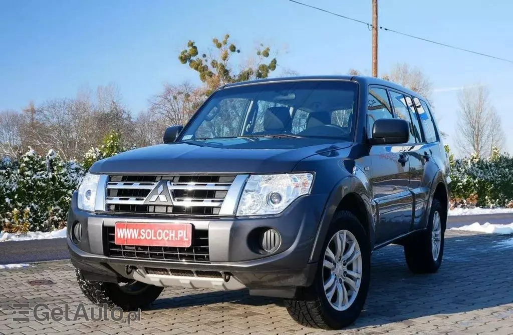MITSUBISHI Pajero 