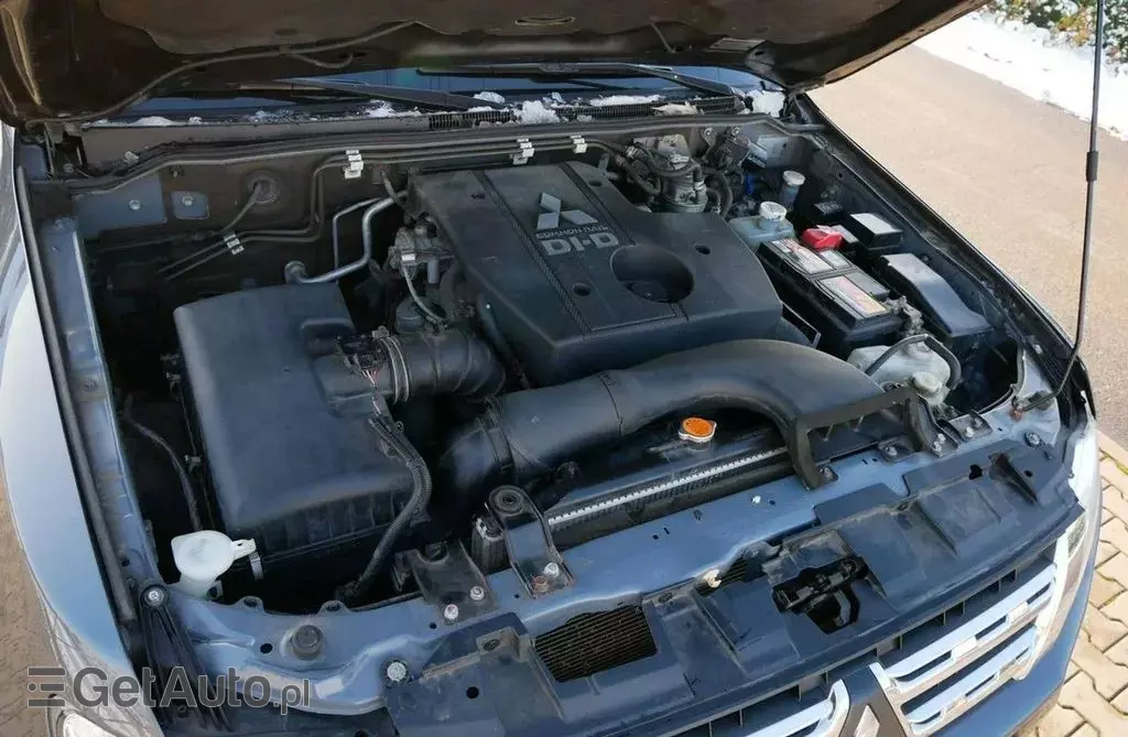 MITSUBISHI Pajero 