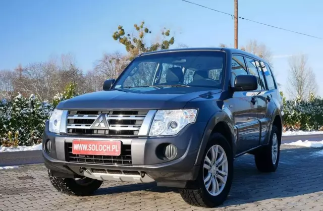 MITSUBISHI Pajero 