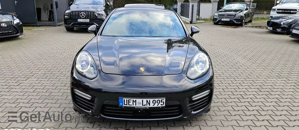 PORSCHE Panamera Turbo PDK