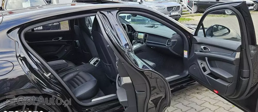 PORSCHE Panamera Turbo PDK