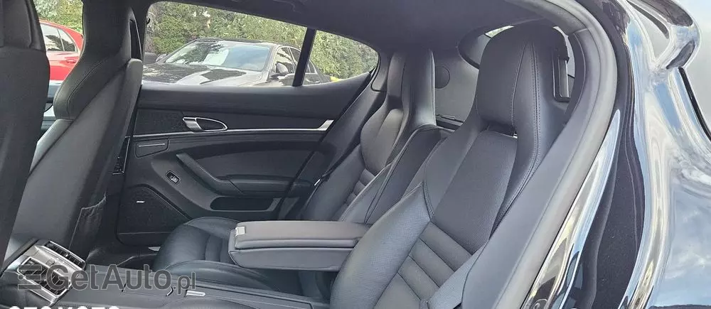 PORSCHE Panamera Turbo PDK