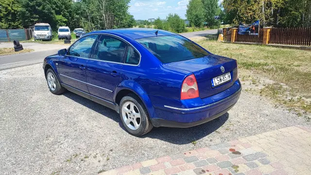 VOLKSWAGEN Passat 