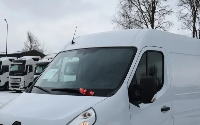 RENAULT MASTER / 2.3 - 150 KM / DOSTAWCZE / 3 OSOBY / DOSTAWCZE / BLASZAK / DUŻY WYŚWIETLACZ / KLIMA / TEMPOMAT / KAMERA COFANIA / HAK / SPROWADZONY 