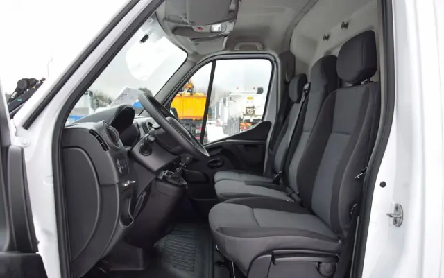 RENAULT MASTER / 2.3 - 150 KM / DOSTAWCZE / 3 OSOBY / DOSTAWCZE / BLASZAK / DUŻY WYŚWIETLACZ / KLIMA / TEMPOMAT / KAMERA COFANIA / HAK / SPROWADZONY 