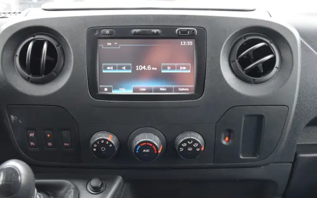 RENAULT MASTER / 2.3 - 150 KM / DOSTAWCZE / 3 OSOBY / DOSTAWCZE / BLASZAK / DUŻY WYŚWIETLACZ / KLIMA / TEMPOMAT / KAMERA COFANIA / HAK / SPROWADZONY 