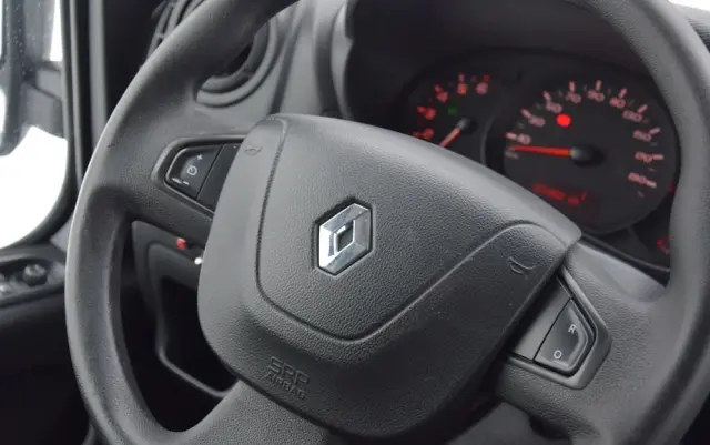 RENAULT MASTER / 2.3 - 150 KM / DOSTAWCZE / 3 OSOBY / DOSTAWCZE / BLASZAK / DUŻY WYŚWIETLACZ / KLIMA / TEMPOMAT / KAMERA COFANIA / HAK / SPROWADZONY 