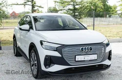 AUDI Q4 
