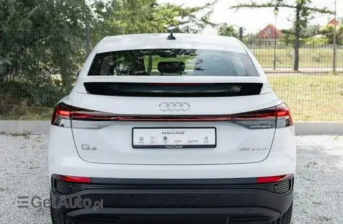 AUDI Q4 