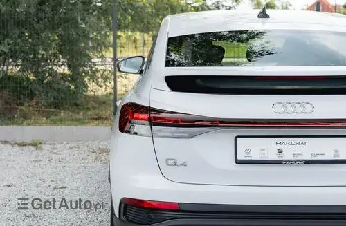 AUDI Q4 